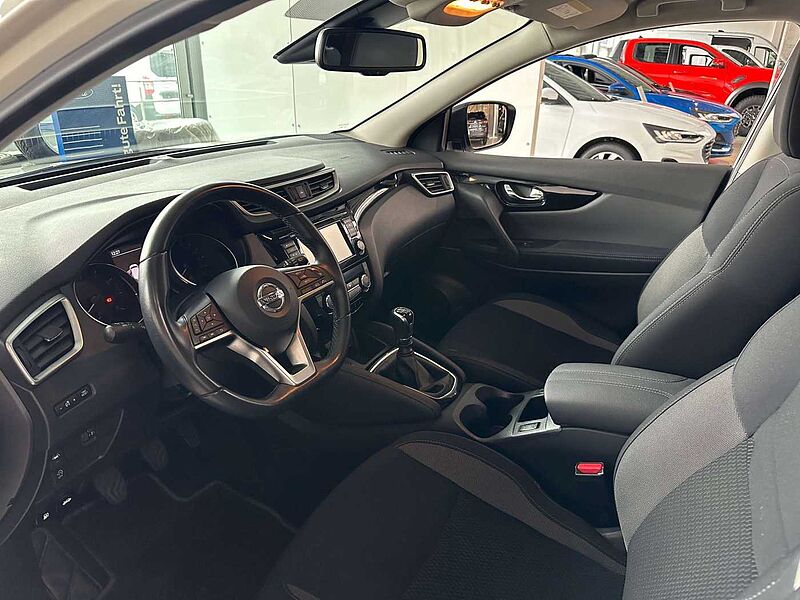 Nissan Qashqai 1.3 DIG-T Shiro 140PS Navi Sitzheizung Kamera