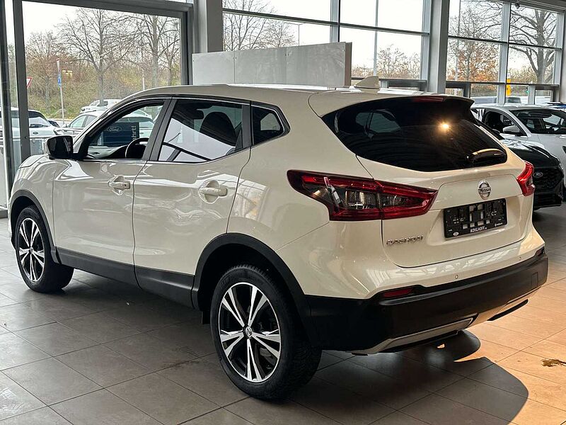 Nissan Qashqai N-Connecta Automatik Winter 360 Navi Sitzheizung