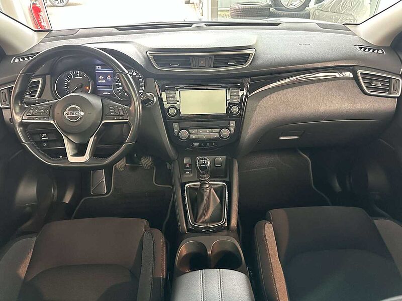 Nissan Qashqai 1.3 DIG-T N-Connecta 140PS Navi Winter Panorama