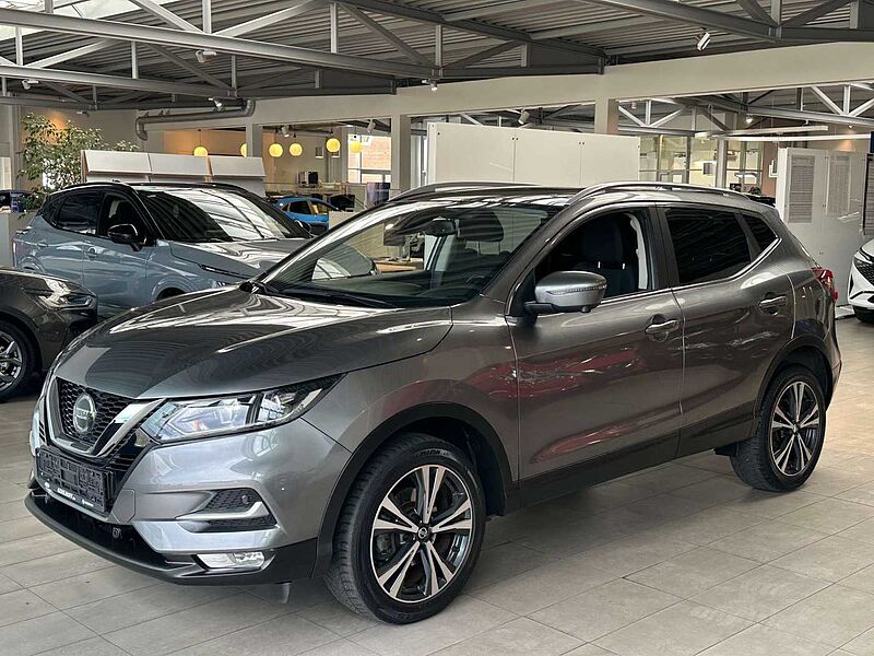 Nissan Qashqai 1.3 DIG-T N-Connecta 140PS Navi Winter Panorama