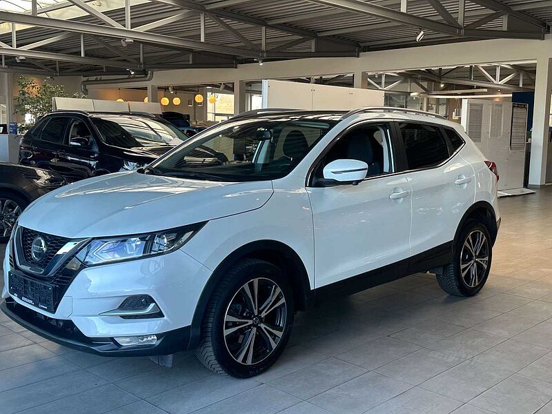 Nissan Qashqai 1.3 DIG-T N-Connecta 160PS Automatik 360 Panorama